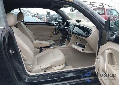 2014 Volkswagen Beetle 2.0L Tdi z USA, uszkodzony, nr VIN 3VW5L7AT3EM821853